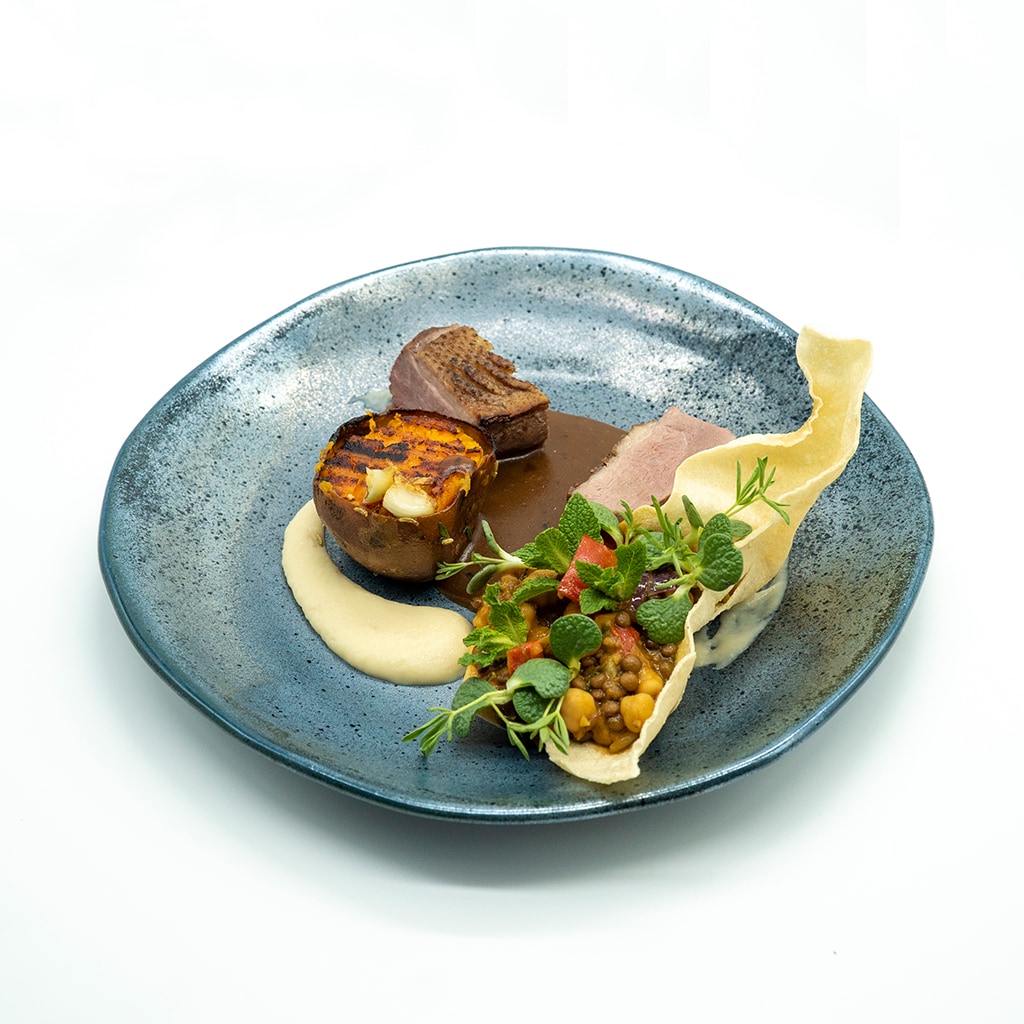 TOAMNA – Piept de rata copt cu garnitura marocana si cartof dulce, sos brun spaniol si trufe